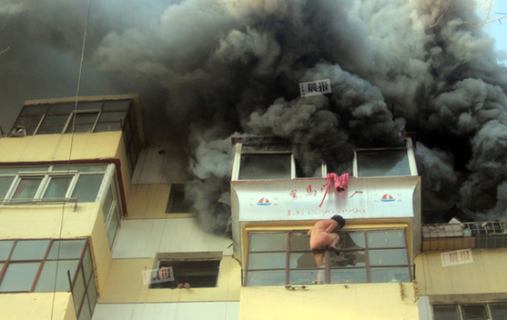 我校举行庆祝中华人民共和国成立70周年升国旗仪式【b体育】(图1) 必一