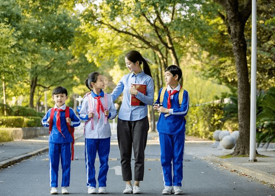 老师比公务员高 假期比公务员长 为什么公务员不愿意调老师-Bsports必一体育(图8)