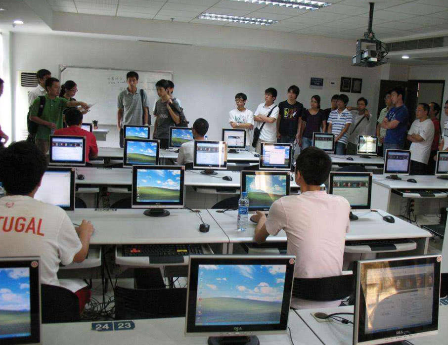 b体育|
这四个专业的学生 考公务员有先天优势 你是其中一个吗？(图2)